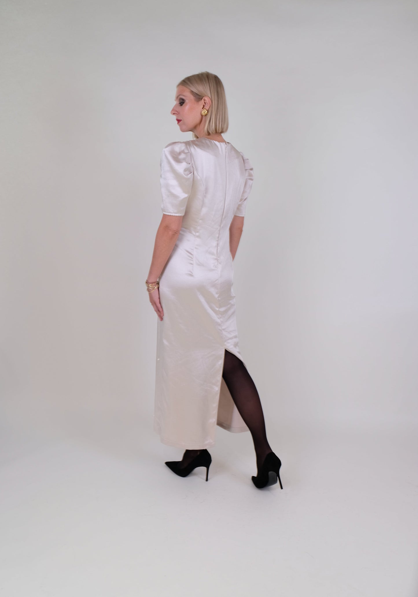 The Falcus Dress Midi Pearl